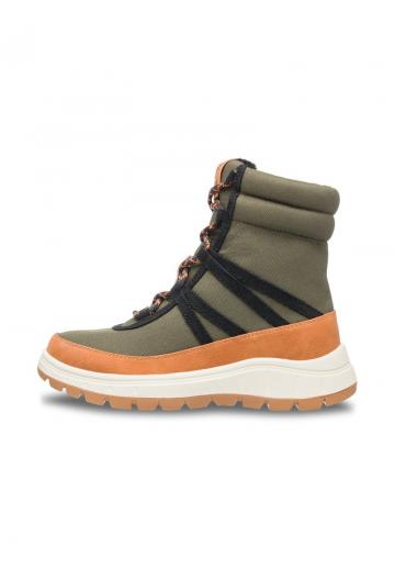 Спортивные сапоги