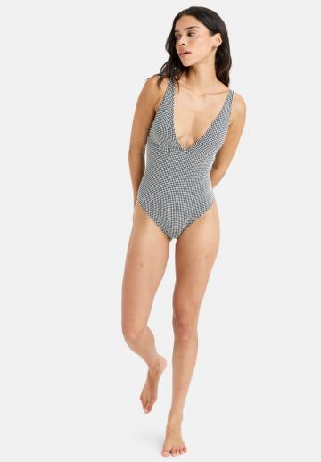 Слитный купальник