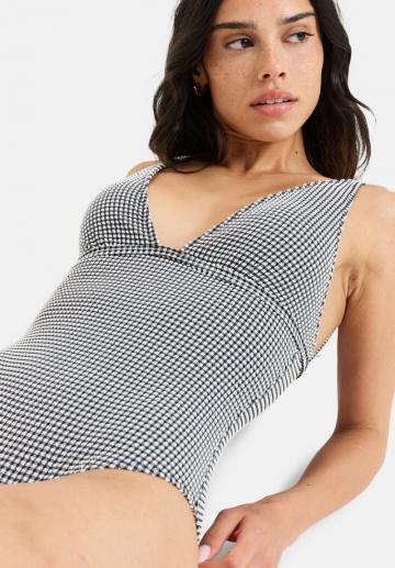 Слитный купальник