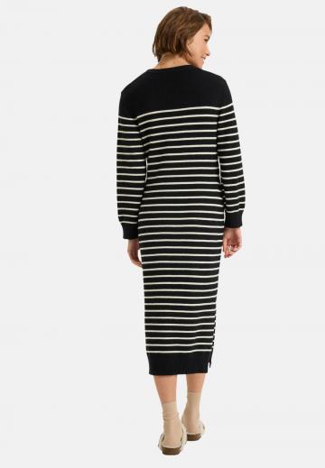 Вязаное платье