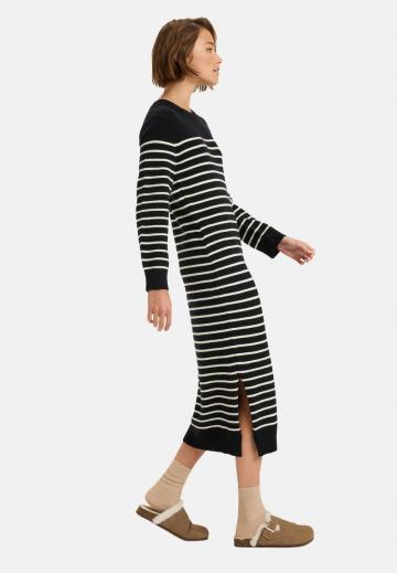 Вязаное платье