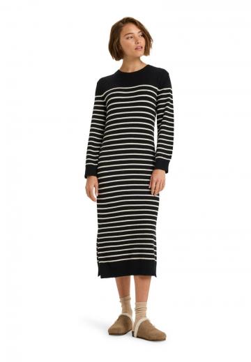 Вязаное платье