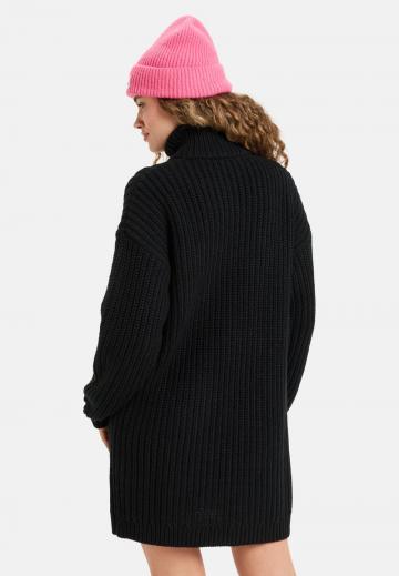 Вязаное платье