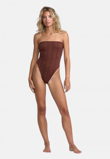 Слитный купальник