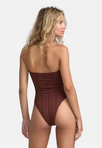 Слитный купальник