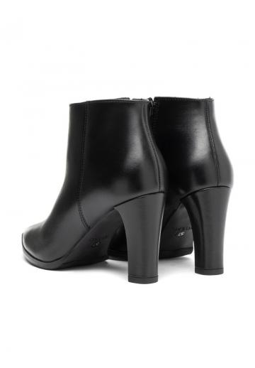 Полусапожки на высоком каблуке