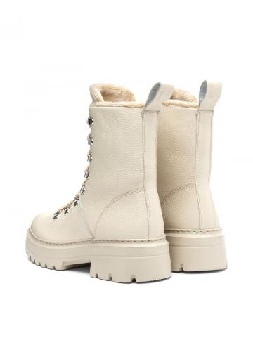 Ботинки на шнуровке