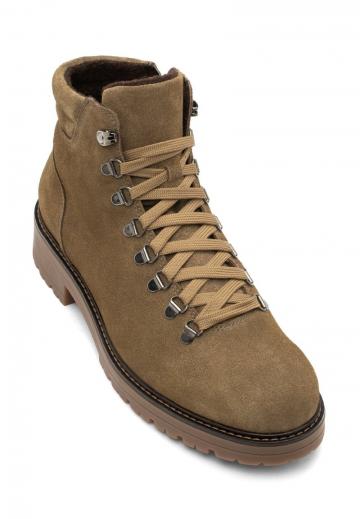 Ботинки на шнуровке