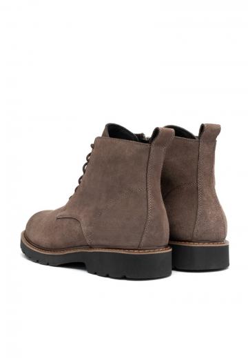 Ботинки на шнуровке