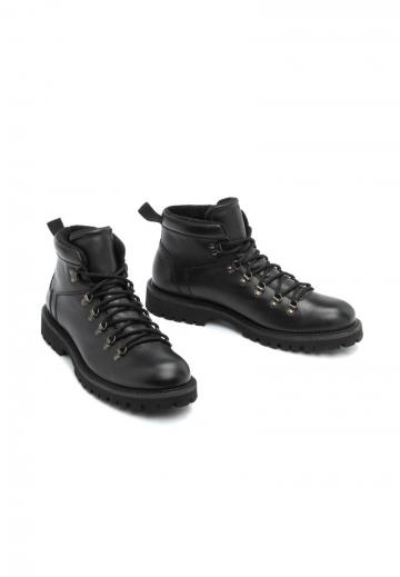 Ботинки на шнуровке