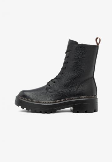 Ботинки на шнуровке