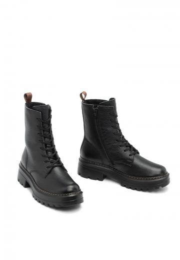 Ботинки на шнуровке