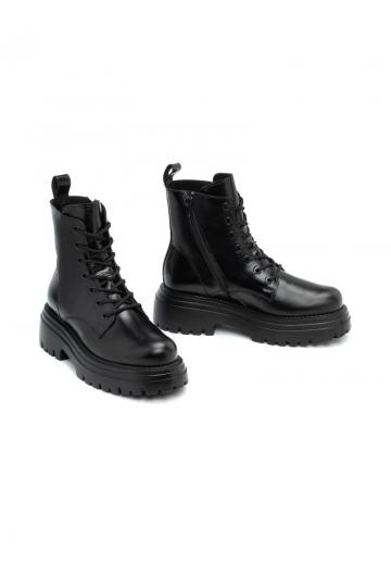 Ботинки на шнуровке