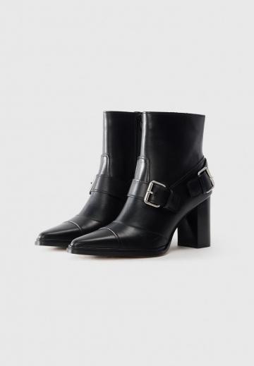 Полусапожки на высоком каблуке