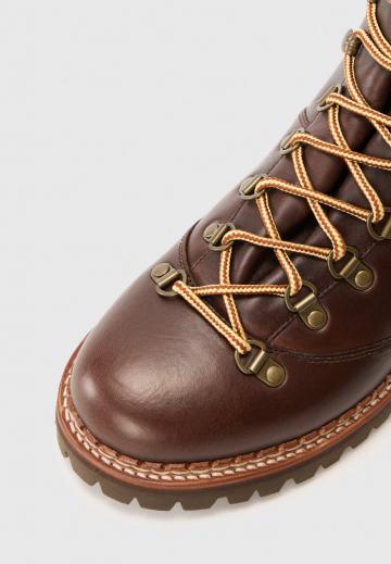 Ботинки на шнуровке
