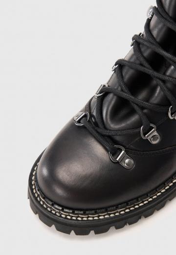 Сапожки на танкетке