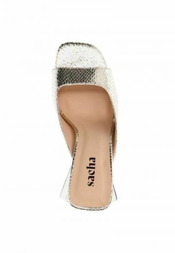 Босоножки на каблуке