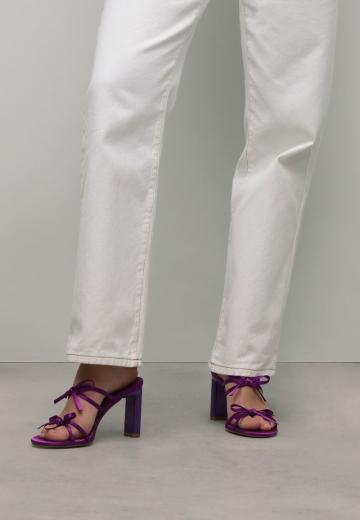 Босоножки на каблуке