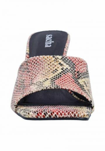 Босоножки на каблуке