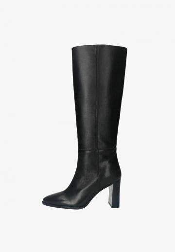 Высокие сапоги