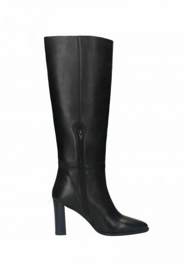 Высокие сапоги