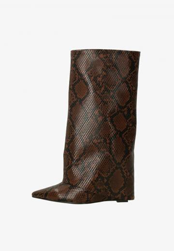 Высокие сапоги