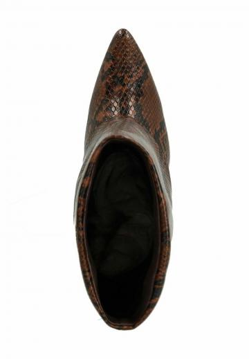 Высокие сапоги