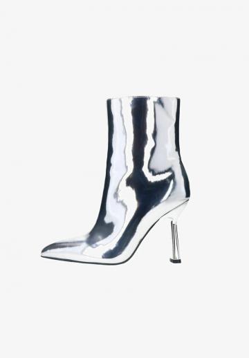 Полусапожки на высоком каблуке