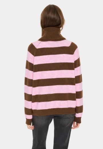 Пуловер в полоску