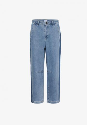 Прямые джинсы