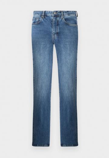 Прямые джинсы