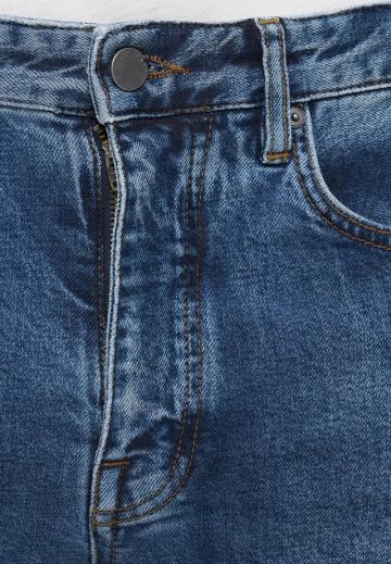 Прямые джинсы