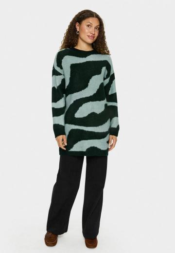 Вязаное платье