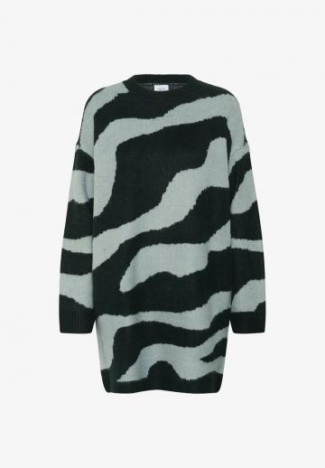 Вязаное платье