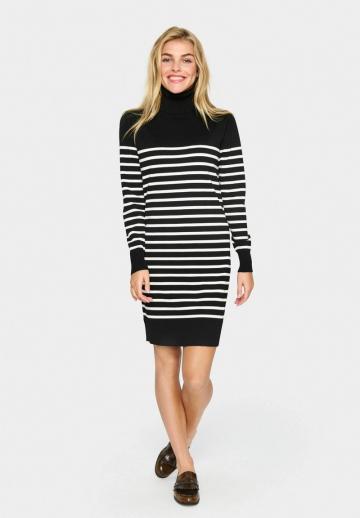 Вязаное платье