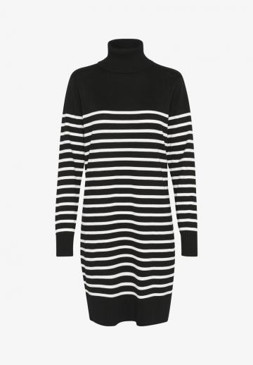 Вязаное платье