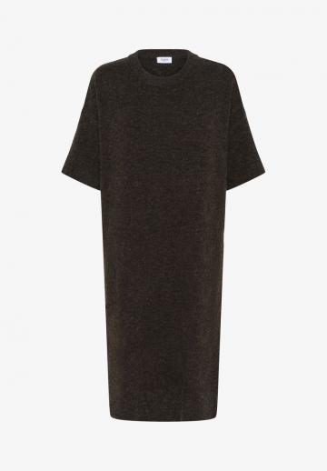 Вязаное платье