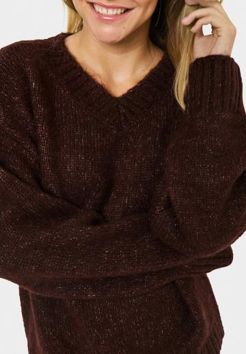 Пуловер с вырезом V