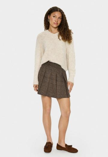 Пуловер с вырезом V