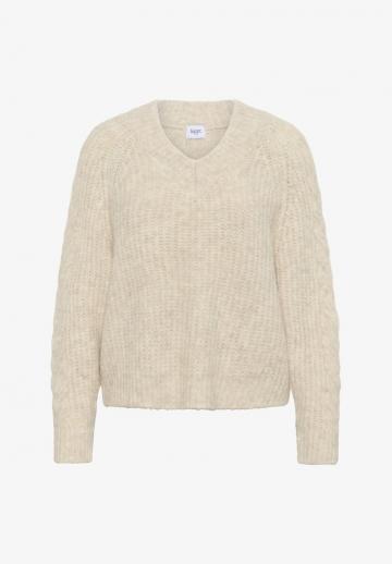 Пуловер с вырезом V