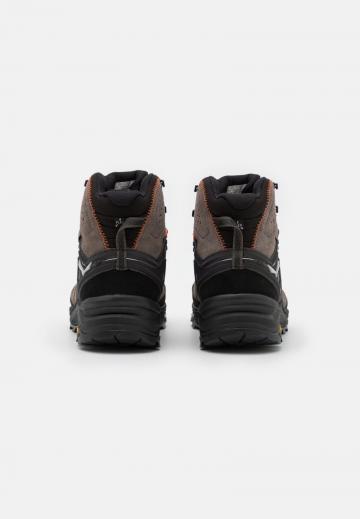 Походные ботинки