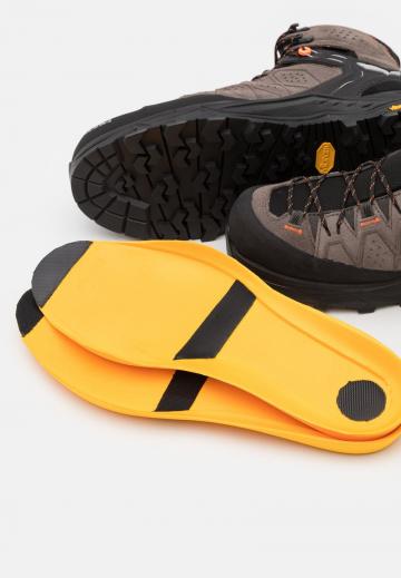 Походные ботинки