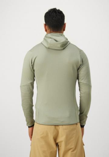 Спортивная куртка