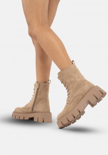 Ботинки на шнуровке