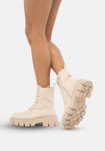 Ботинки на шнуровке