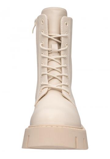 Ботинки на шнуровке