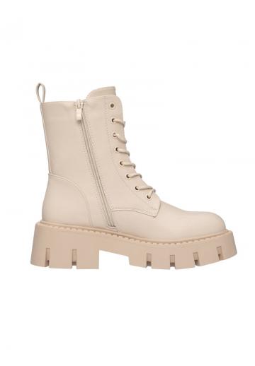 Ботинки на шнуровке