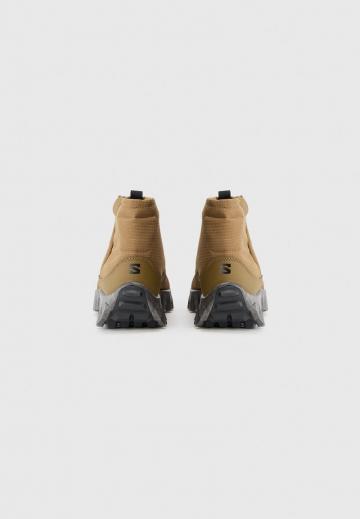 Походные ботинки