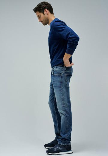 Прямые джинсы