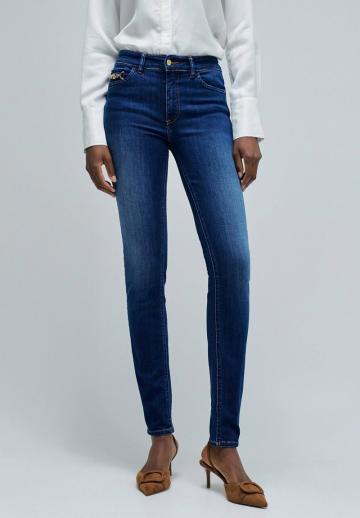Узкие джинсы